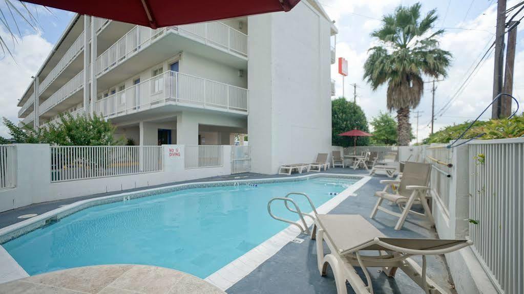 Red Roof Inn San Antonio Northeast - Rittiman Rd Exterior photo