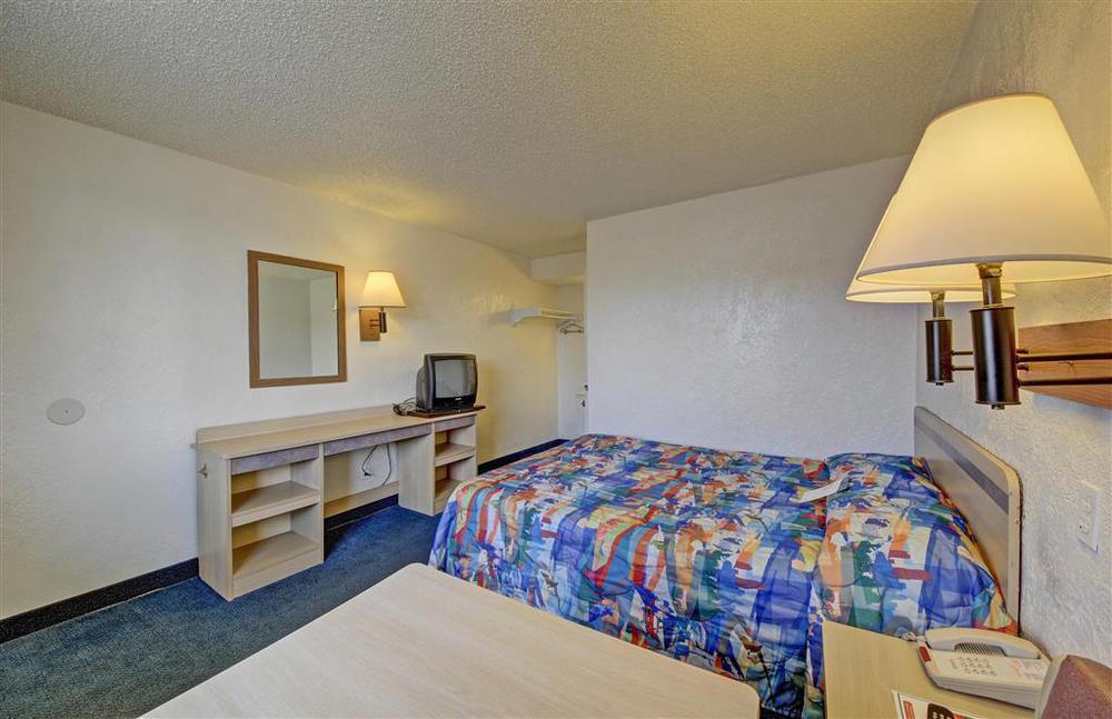 Red Roof Inn San Antonio Northeast - Rittiman Rd Room photo